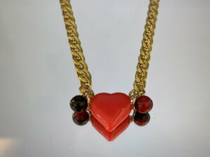 Collier coeur rouge et piercing rouge et noir