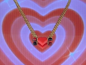 Collier coeur rouge et piercing rouge et noir