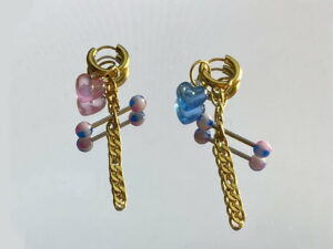 Boucles d'oreilles en acier inoxydable doré, mix de perles et piercing rose et bleu