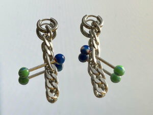 Boucles d'oreilles en acier inoxydable argenté et piercing en acier bleu et vert