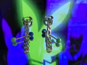 Boucles d'oreilles en acier inoxydable argenté et piercing en acier bleu et vert