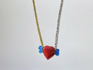 Collier coeur rouge et piercing